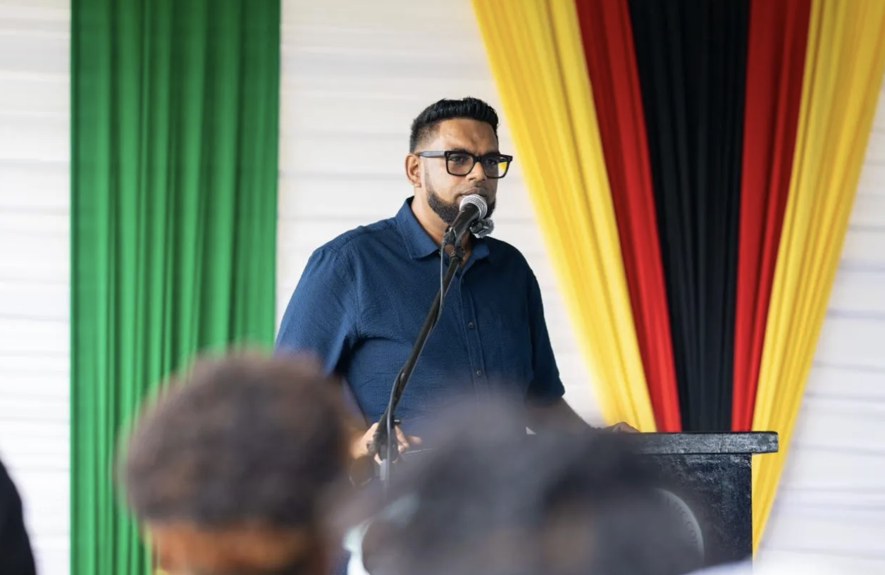 President threatens blacklisting of “slothful” contractors on Government projects